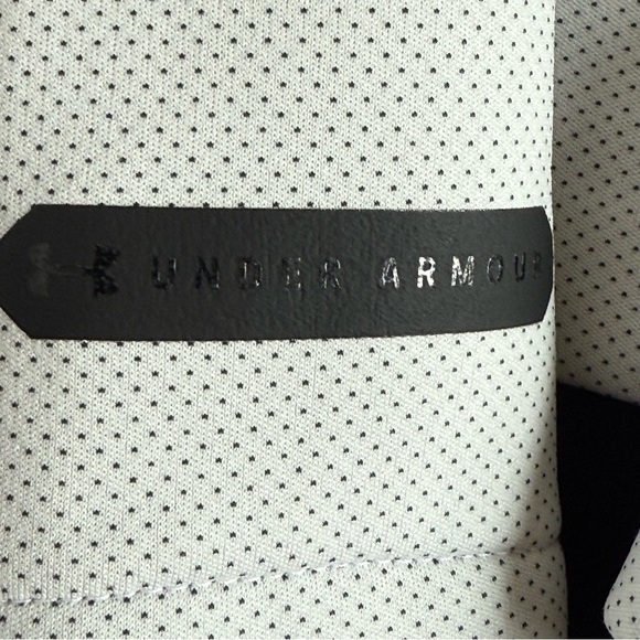 Under Armour Light Gray and Black Sweatshirt size small - Picture 8 of 10